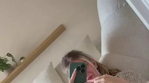 Lil_Miss_Elli: Schau mir im Spiegel dabei zu, wie ich komplett auslaufe...