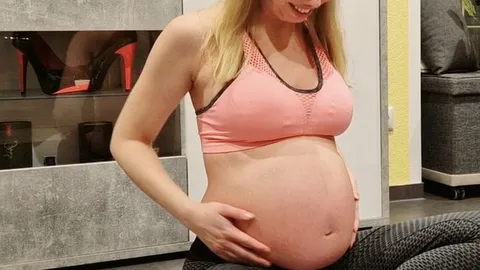 Lilly-Blume: Schwangere Fotze beim Yoga AO zerfickt und vollgepumpt!