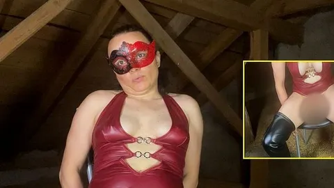 Lilly_Daemon: Heiße Spiele in Latex auf dem Dachboden