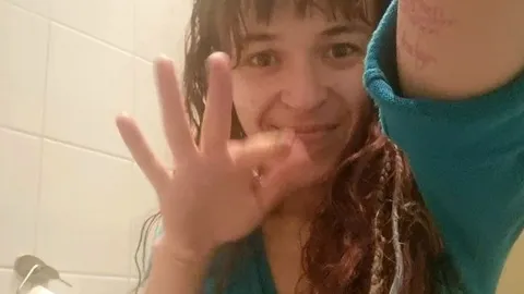 LinaWinter: Badezimmer Session mit WäscheKlammern - BuschRASUR