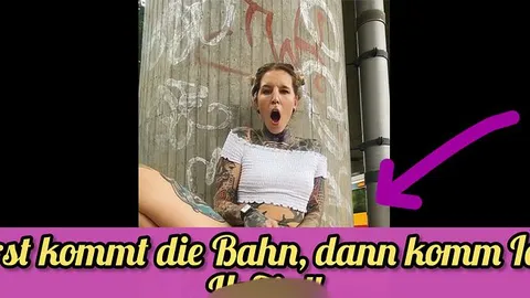 lisa_rocketcock: ERST KOMMT DIE BAHN, DANN KOMM ICH!
