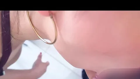 LizzieJenner: Ein geiler Blowjob im Büro des Chefs
