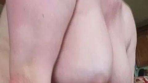 Lotus-Blume-VIP: Geiles Dildo Reiten auf dem Teller versaute Solo Action mit feuchter Pussy