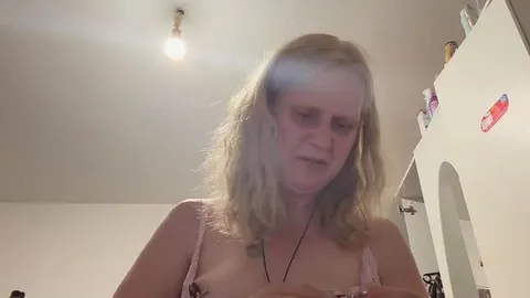 Marlene156: Milf Marlene braucht es so dringend, richtig hart in ihrer drei Löcher