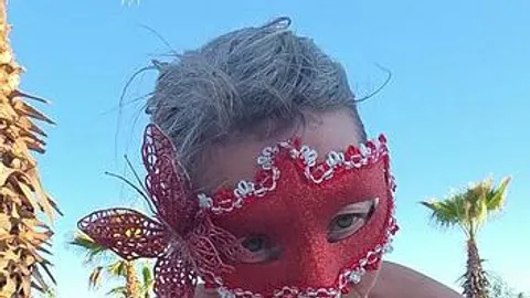 MarsupialTheVamp: Handjob unter der Sonne und den Palmen Spaniens ? ich steh drauf ?