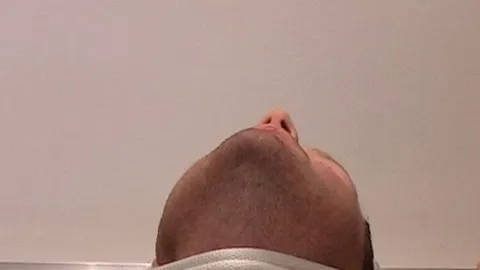 Für den Gay Freund spiele ich den SM Boy fingere mit anal zum Orgasmus und spritze hardcore ab