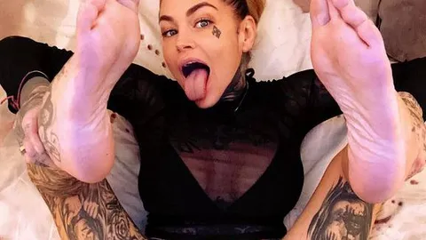 merry4fun: Heftiger Orgasmus in der Vogelperspektive