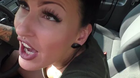 Voll ins Auto gespritzt! Riesen Sauerei!