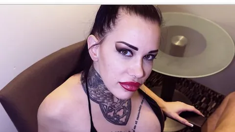 MissAlessaMilano: Footjob und blasen