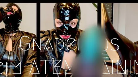 Gnadenlos beim Atemtraining abgemolken! Lederherrin Nicole stopft einen Pumpplug in deine Arschfotze