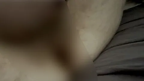 Entspannt durch den Nachmittag mit einen kleinen Dildo im Arsch