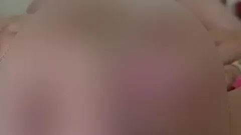 Musclequeen_Diana: Meine nasse Fotze braucht es ständig! Wenn kein Schwanz da ist, muss ich selber Hand anlegen?