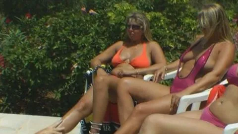 Footjob am Pool!