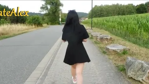 Sexy Eva Brooks Anal Butt Plug Spiele und Spaziergang draußen Öffentlichkeit
