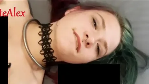 Dreckstück Emily Addams schluckt Sperma nach Blowjob und Cumshot