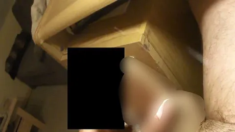 Wieder einmal in ihren 2 Tage lang getragenen sexy Nylonsöckchen gespritzt