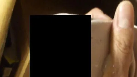 Wieder in ihren geil vorher getragenen Sneakersocken den Schwanz geil abgewichst