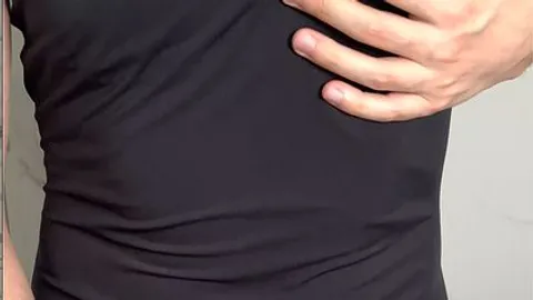 noahgreyd: Ich spritze eine volle Ladung in meine Hand. Was ich damit wohl anstellen kann?