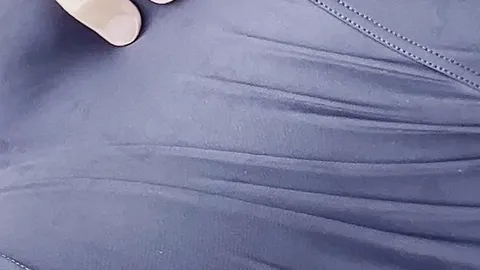 noahgreyd: Fuck!! Ich wurde am Pool beim Pimmel massieren erwischt!!