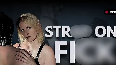 NoraNoxx: Sklavin mit Strap-On benutzt!