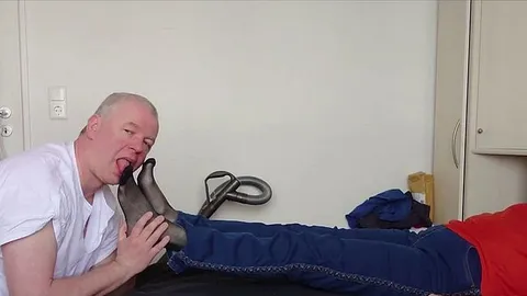 Sexy Fußfetisch mit reifer Frau am Nachmittag