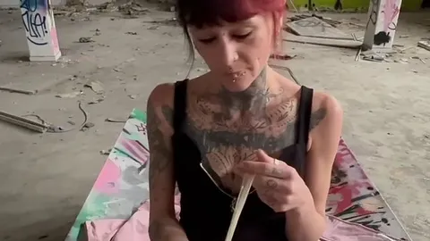 perla420: Fremdgefickt in verlassener Fabrik! Der heiße Saft, läuft aus dem Gummi ???