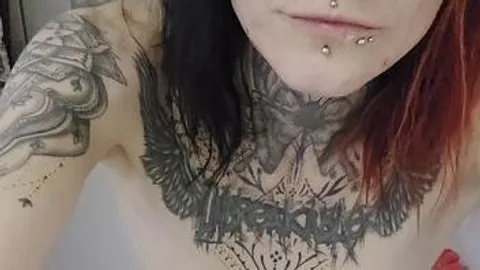 perla420: Nackt in die Wanne gehockt und gepisst????