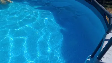 Petra1992: Blowjob im Pool