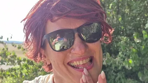Popp-Sylvie: Schwanzlutschen und Sperma auf der Brille