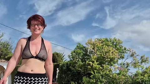 Popp-Sylvie: Throaten und Schlucken am Pool