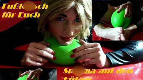 Sper*a auf den Füßen Rotz ab