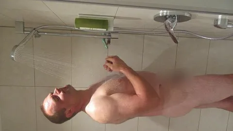 von Spannerin heimlich bei intimrasur unter der dusche gefilmt