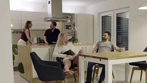 Roger-Ram: Fuck!! heimlich geblasen, erwischt und zu viert die Küche zerfickt