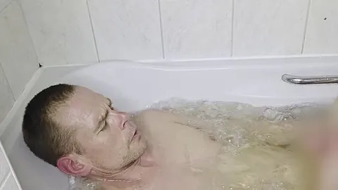 Sitze in der Wanne und hab mir ein Sprudel Bad gekönnt!