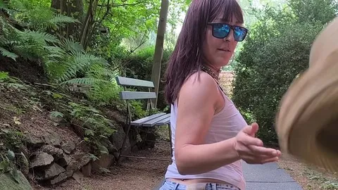 Sandy4Love: Willst Du sehen, was darunter steckt? kleiner Strip für Dich!