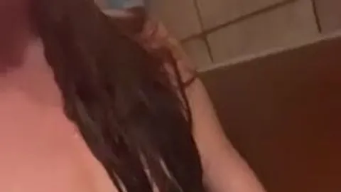 ScharfeNudelSex: Ich besorge es mir unter der Dusche!