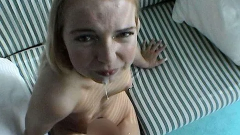 Teenie Jenny (19) mein erstes Mal ins Maul gespritzt