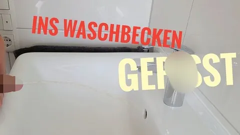 Skaterjunge19: Voll ins Waschbecken gepisst