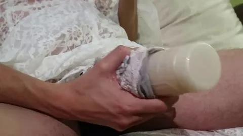 In die künstliche Muschi abgespritzt
