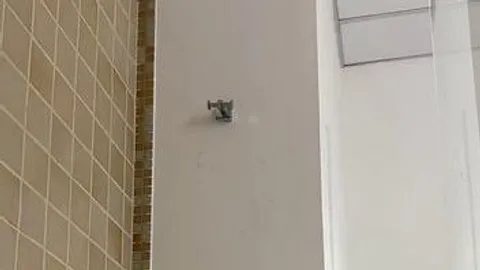 Geiles Teen eingeschäumt und rasiert