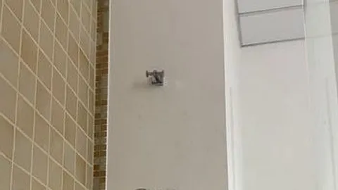 Teen mit geilen Hängetitten