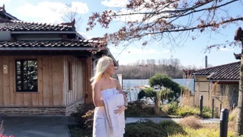 Nymphomanin hemmungslos in der Sauna !