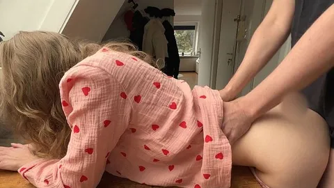 Morgens auf dem Tisch gebangt