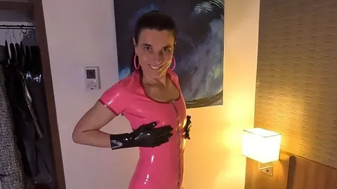 WendyHillova: Geiles Solospiel mit Vibrator und Analplug in Latex und Heels