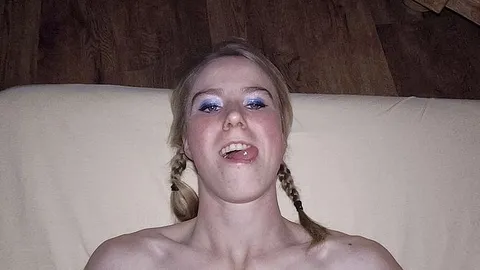 Skinny Teen-Girl in Fotze und Mund gefickt. Eine feuchte blonde braucht es hart!